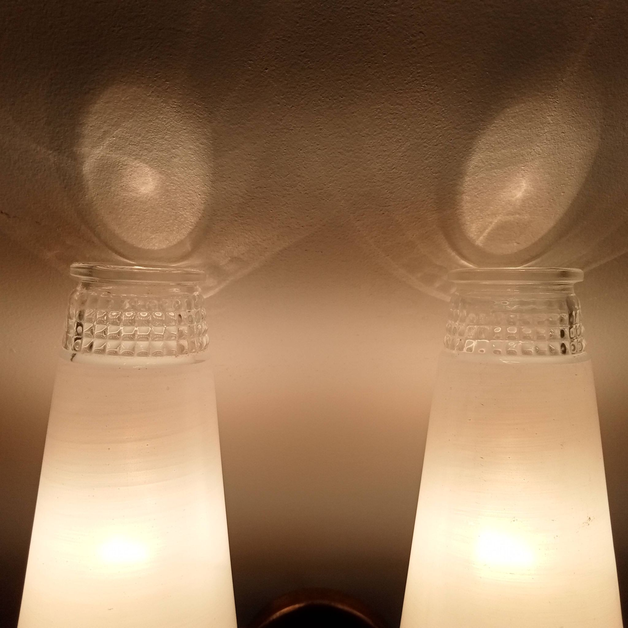 Pair of vintage double-light wall sconces in brass and etched glass from the 60s/70s.