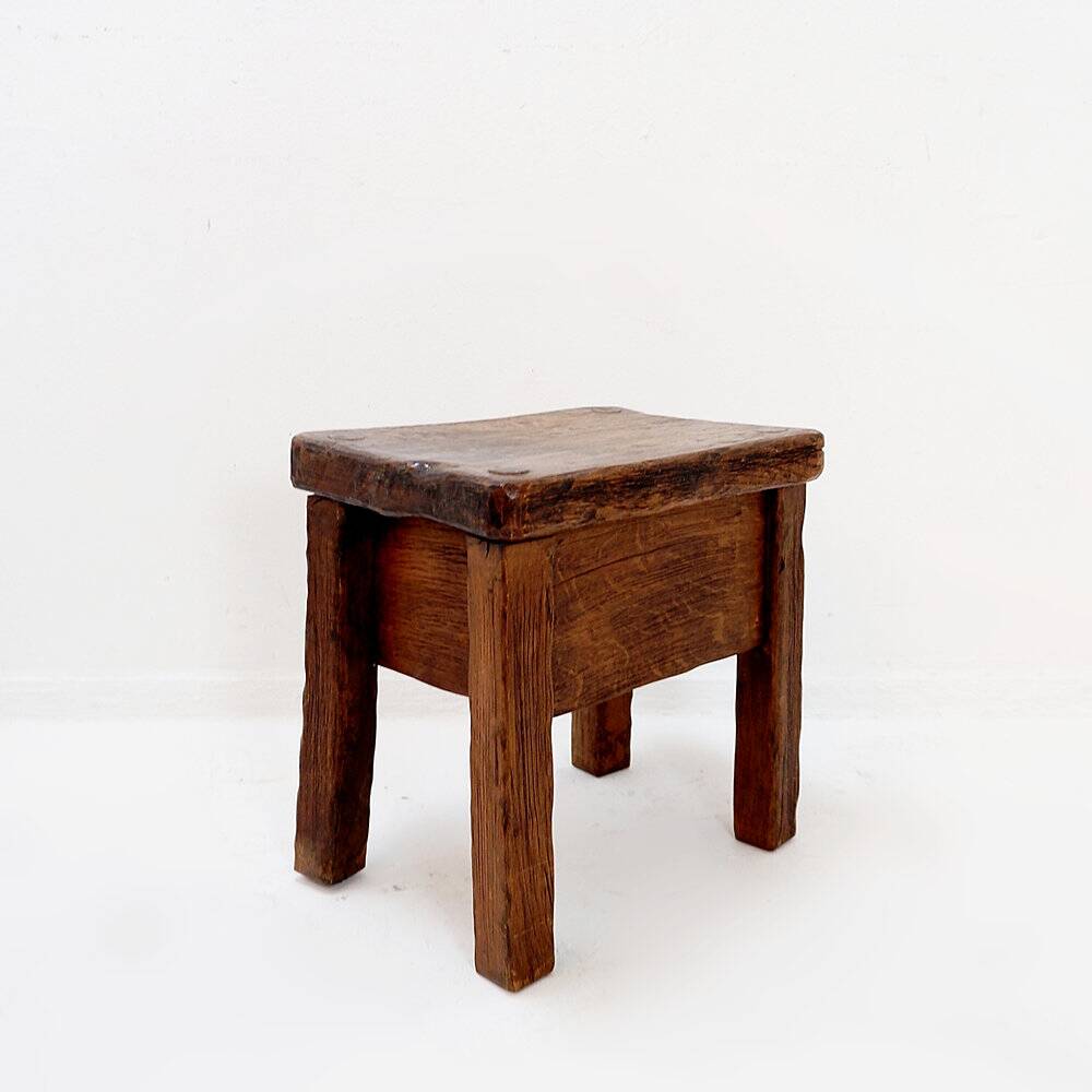 Tables de chevet ou table d'appoint rustiques en bois massif de style mid-century
