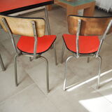 TABLE with two Italian EXTENSIONS and its 6 vintage CHAIRS of the 1970s in red color