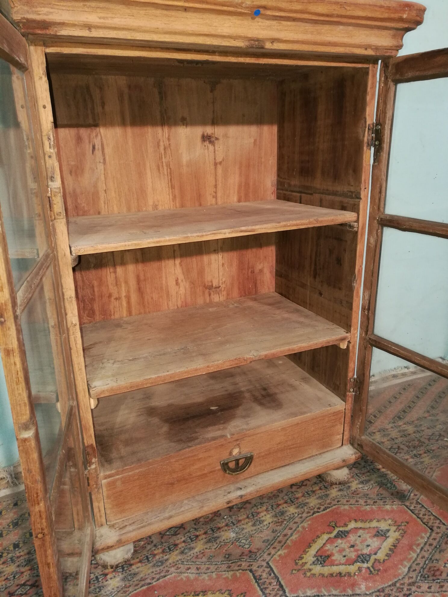 Vitrine sur pieds