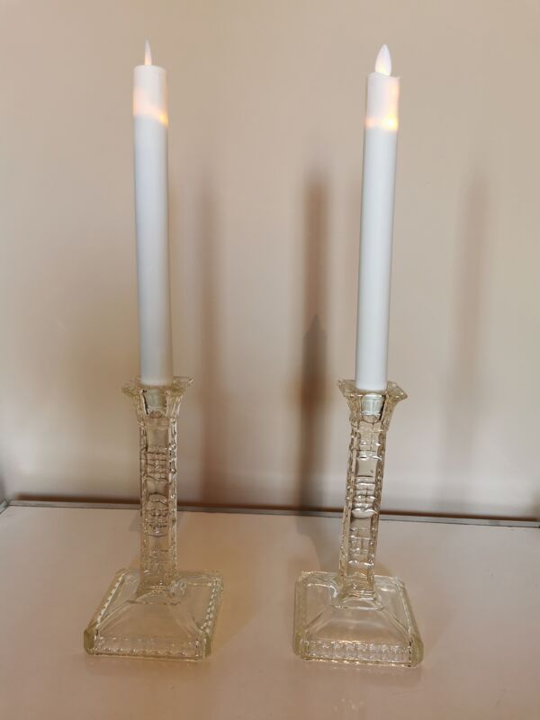 Paire de bougeoirs anciens en verre