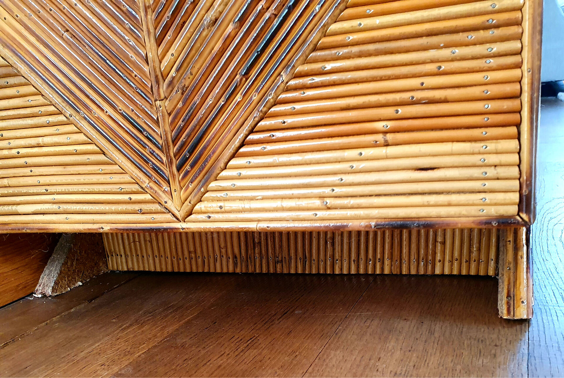 Coffre en marqueterie de rotin