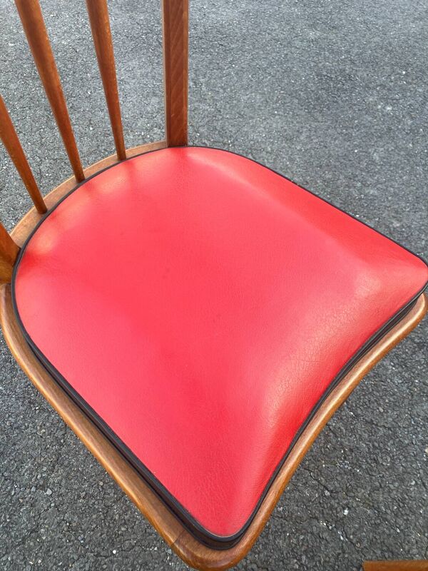 Lot de cinq chaises bistrot bois et imitation cuir style charles ramos baumann