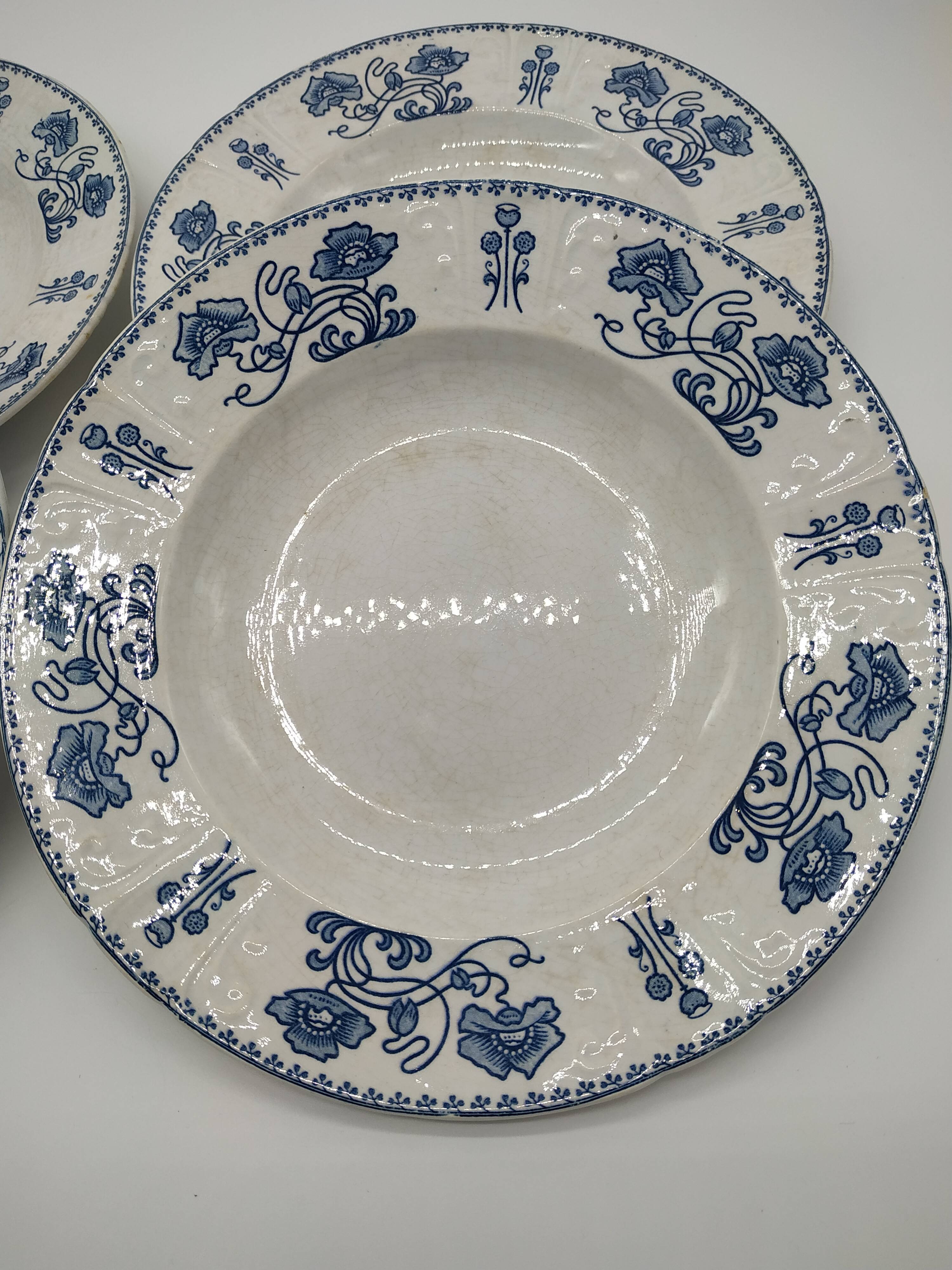 Lot de 4 assiettes anciennes Sarreguemines décor 1900