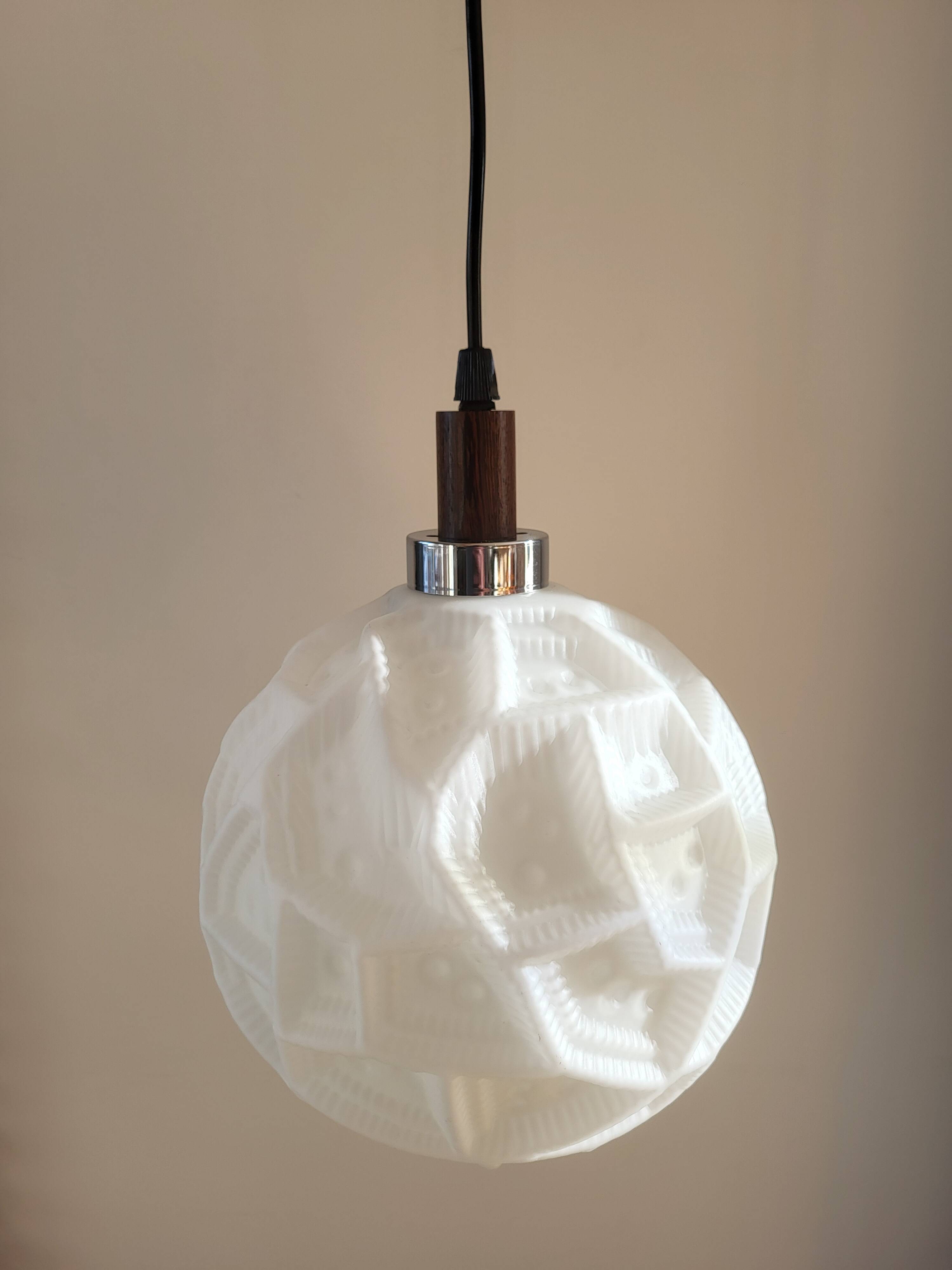 Lampe à suspension vintage, vermoedelijk Peill & Putzler, verre opalin avec relief