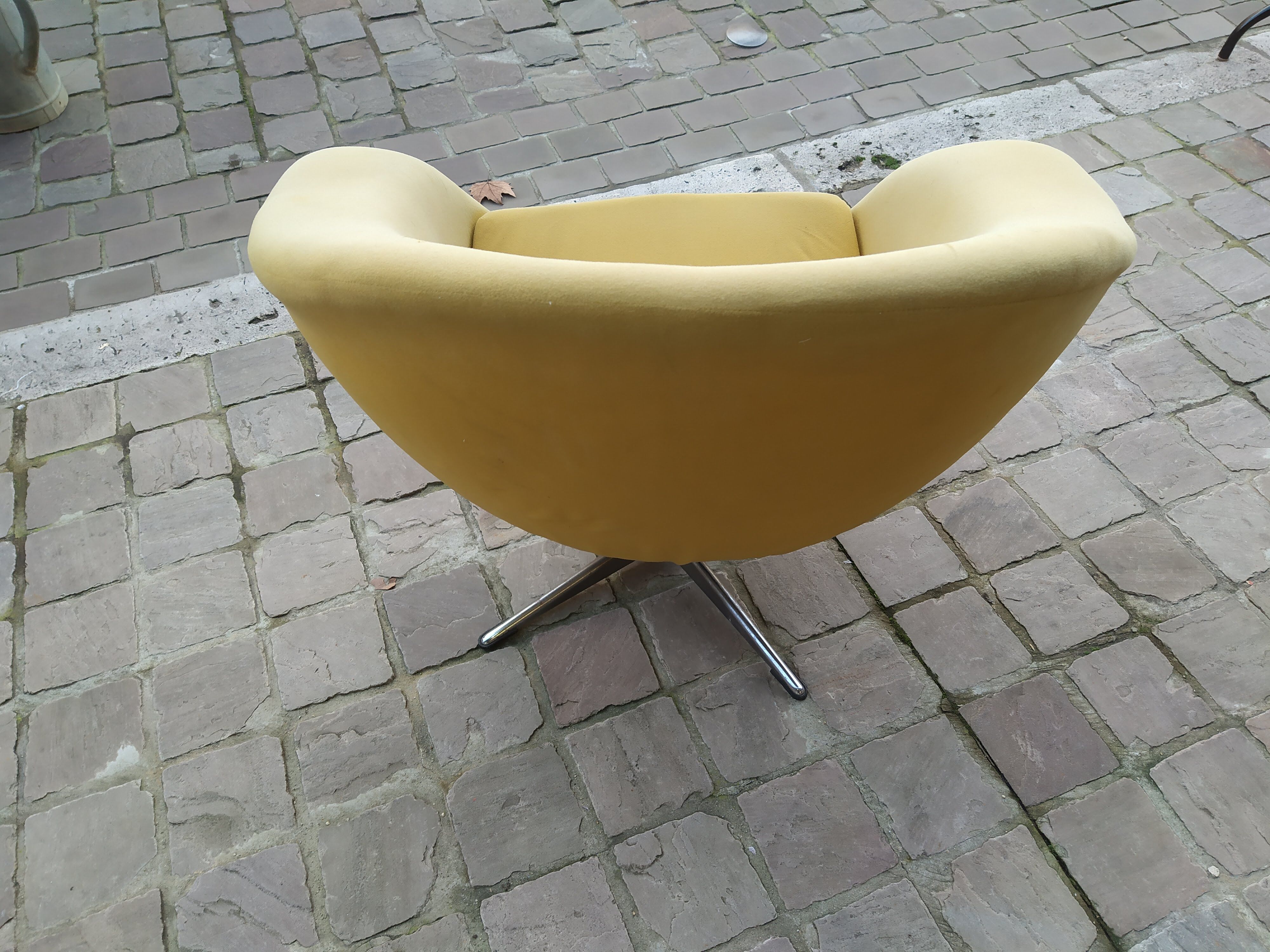 60s design swivel shell chair