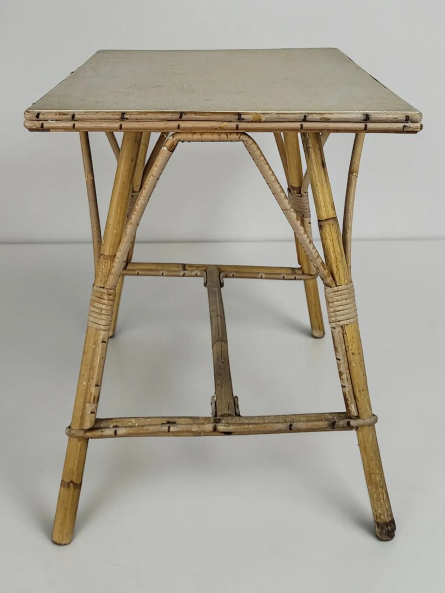 Table d’appoint / table basse en rotin et bambou, 1960's