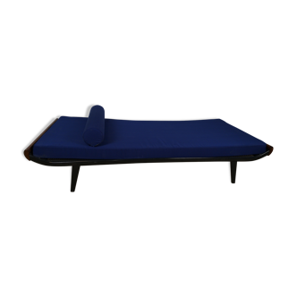 Cleopatra bench