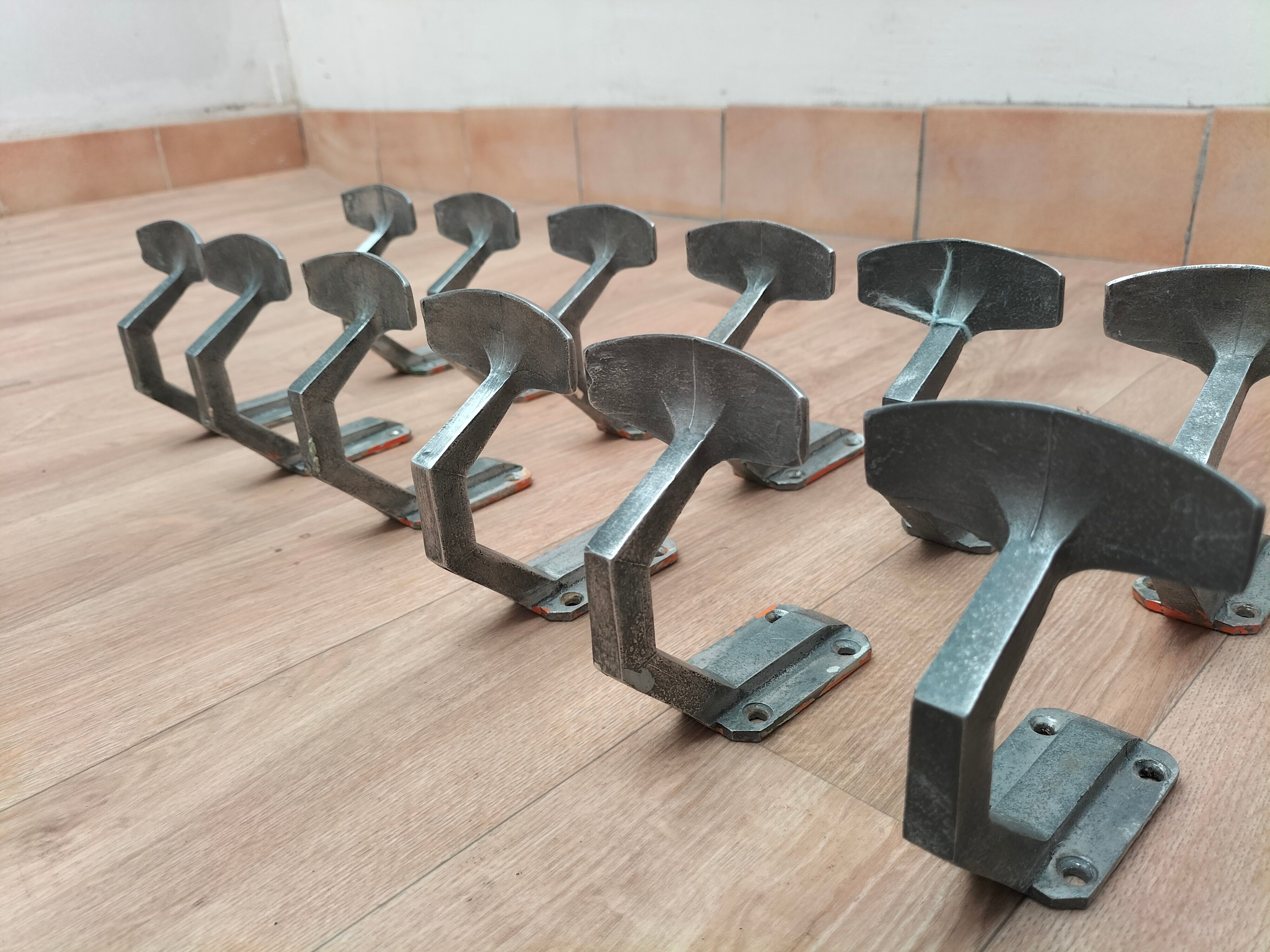 Lot de 16 patères