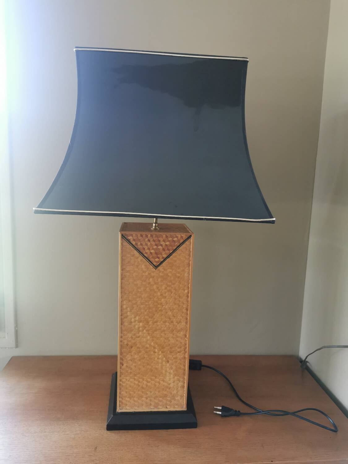 Vintage straw marquetry lamp
