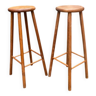 Paire d’anciens tabourets de bar en bois massif – esprit rustique / bistrot
