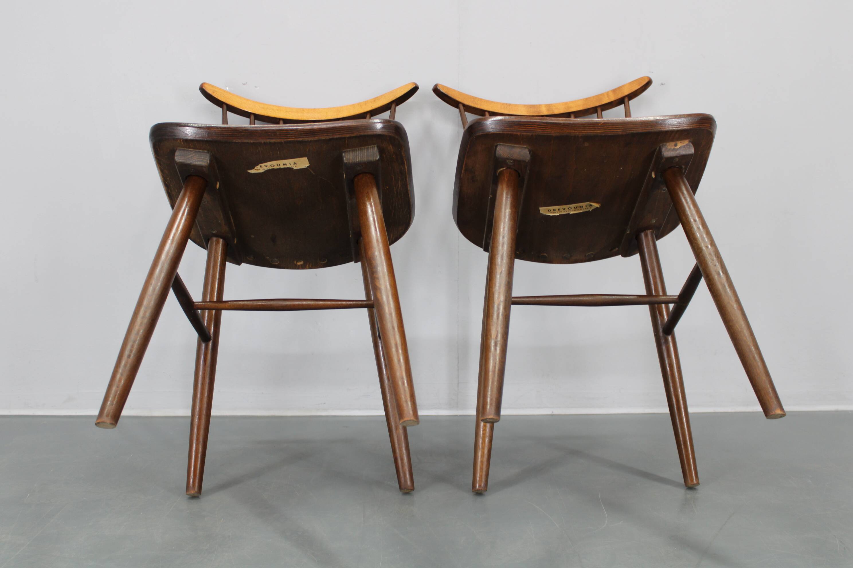 Pair of Drevounia solid beech and plywood veneer chairs, Czechoslovakia, 1970s