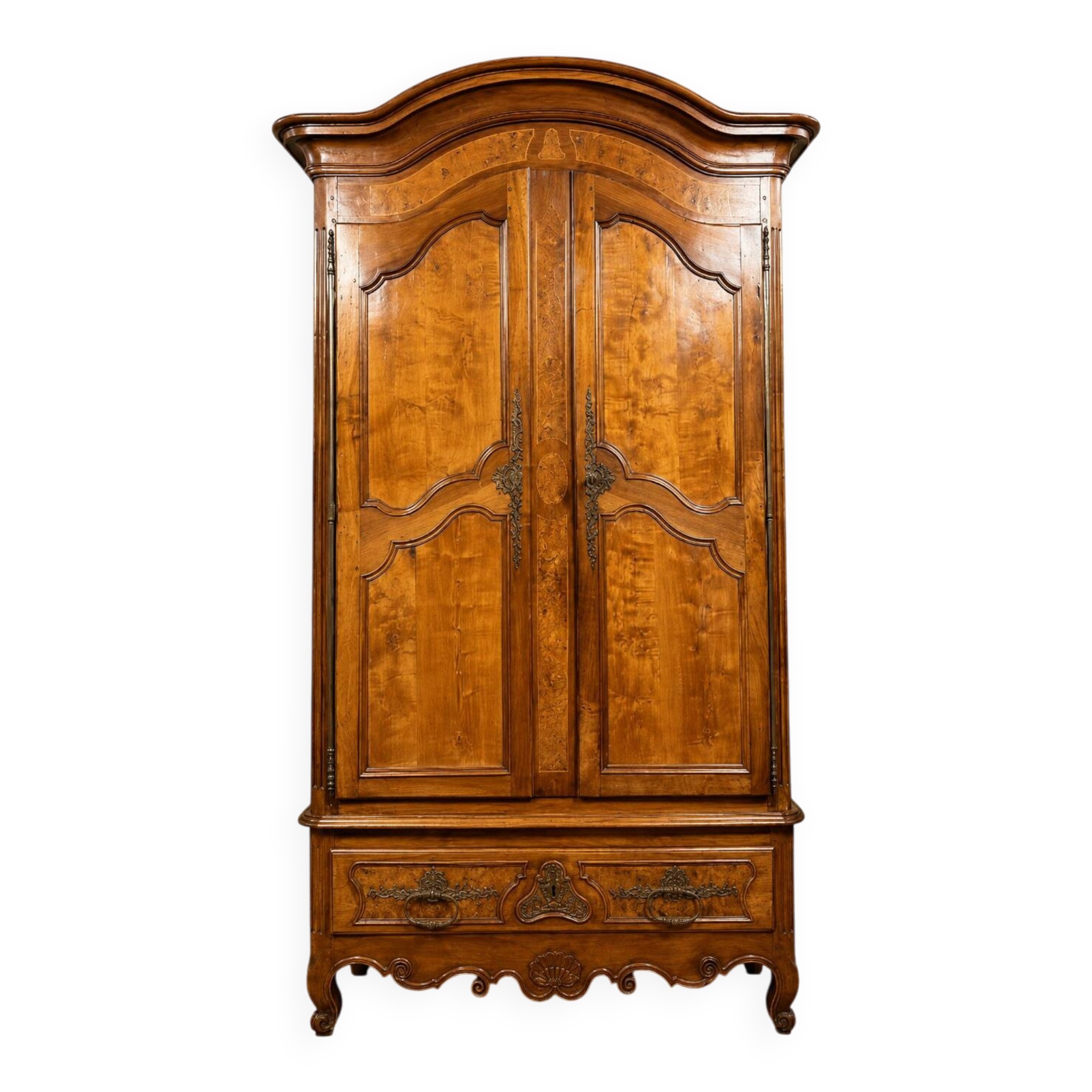Important wedding armoire from the Louis XV period in marquetry and burl.