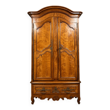 Important wedding armoire from the Louis XV period in marquetry and burl.