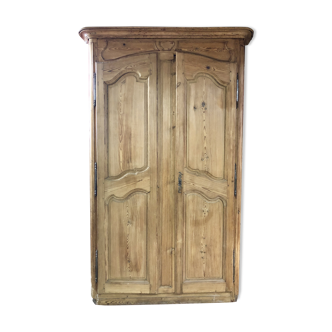 Portes d'armoire, encoignure en pichepin XVIII eme avec son bâti