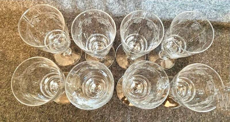 Set of 8 engraved crystal glasses from the 1970s