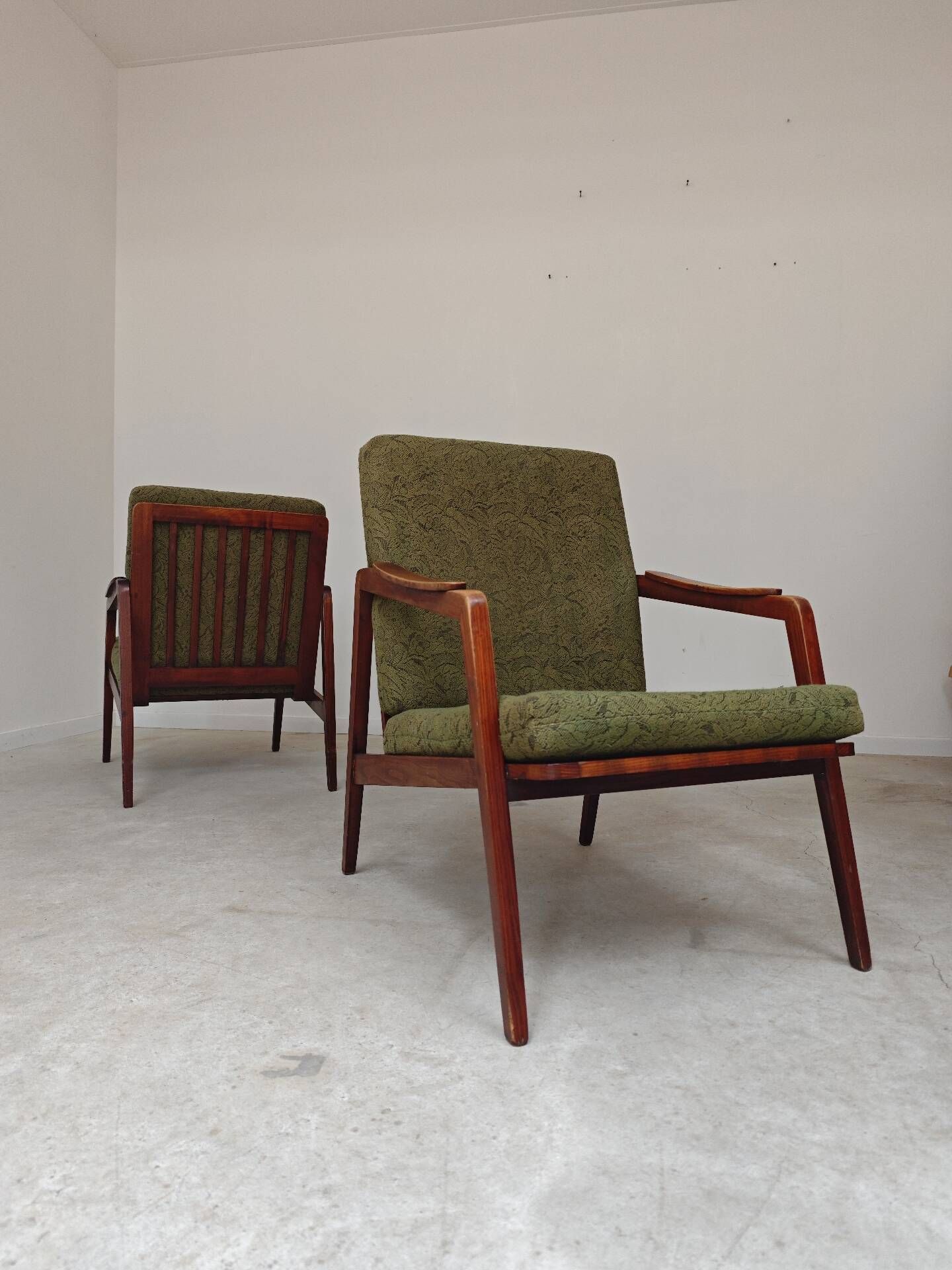 Pair of wooden armchairs Uluv green fabric 1960