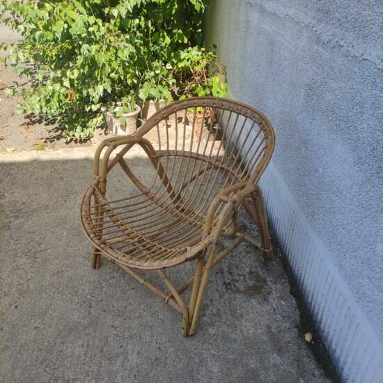 Adult wicker armchair