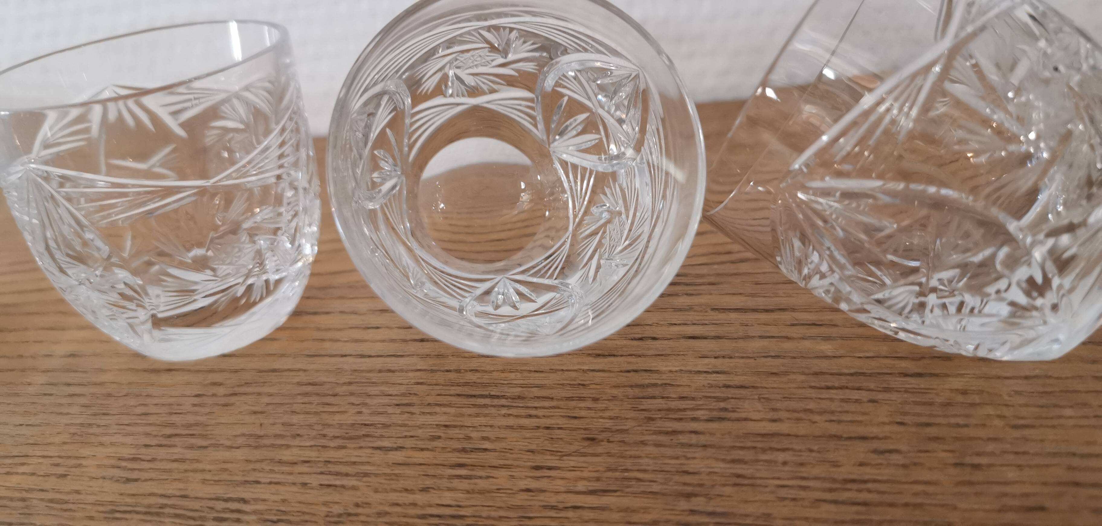 Presentation service 8 glasses and its Bohemian Cristal style dish