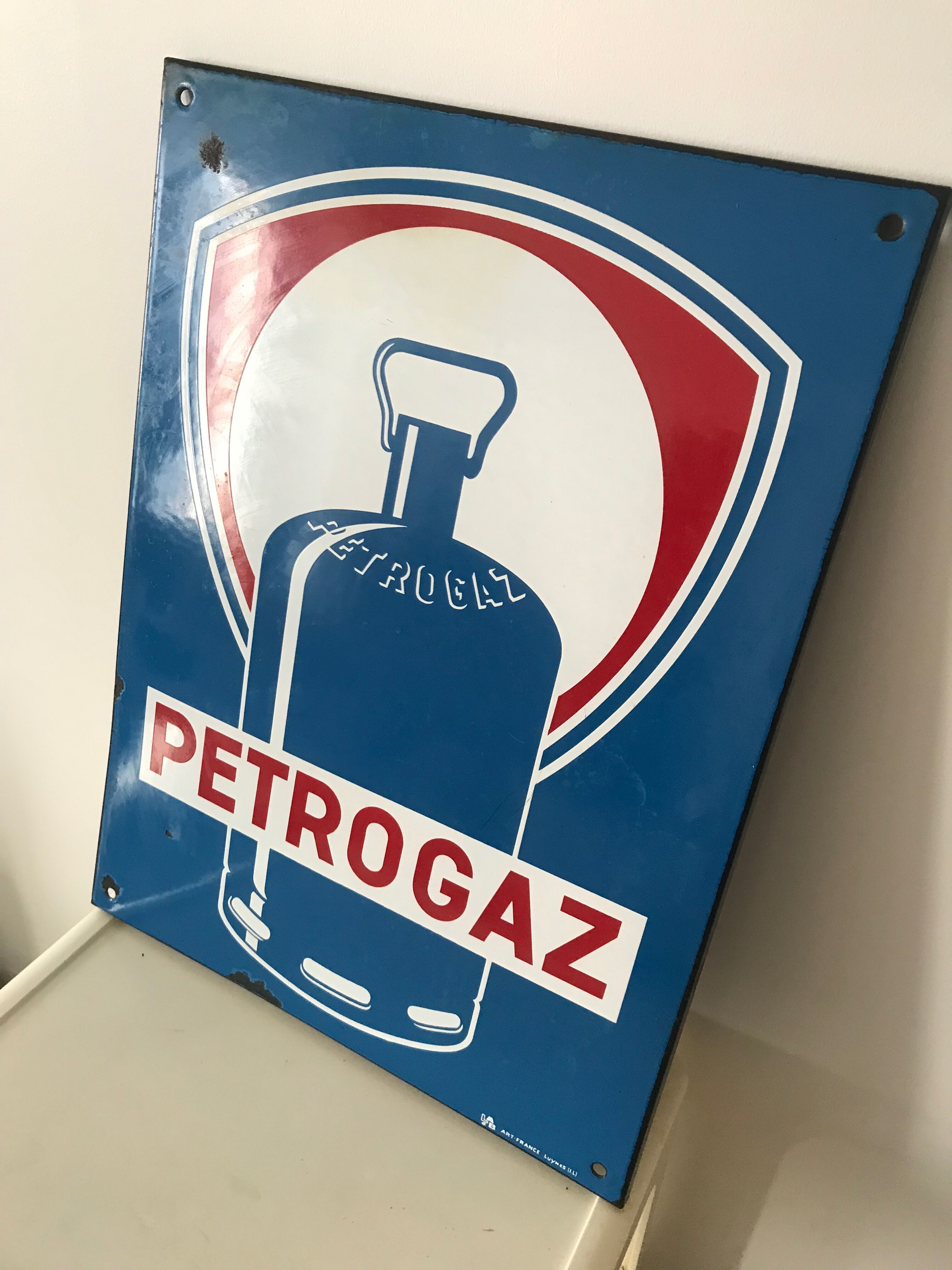 Petrogaz enamelled plate