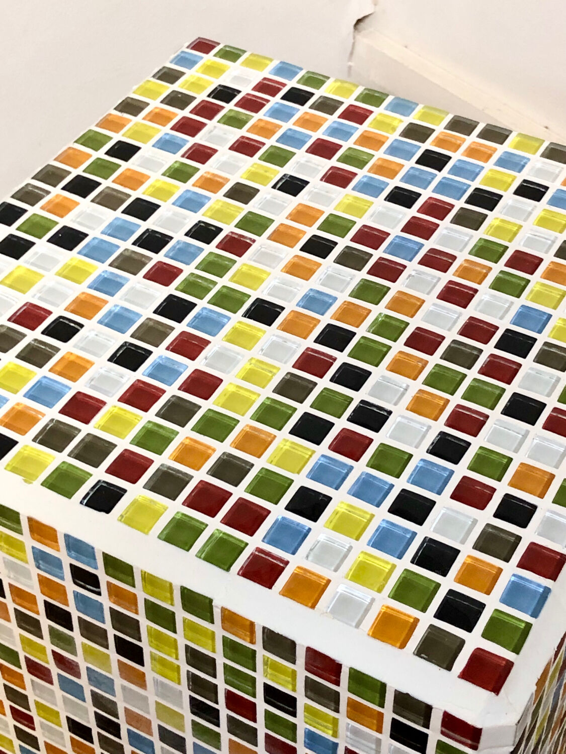 Multicolored ceramic cube