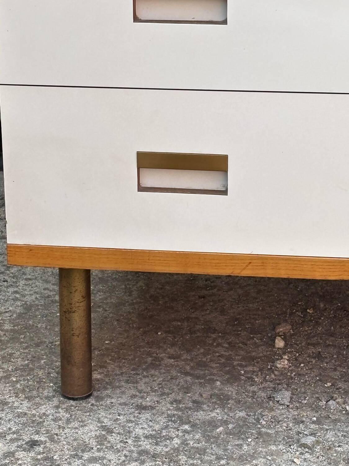 1970s chest of drawers in oak, brass and off-white veneer