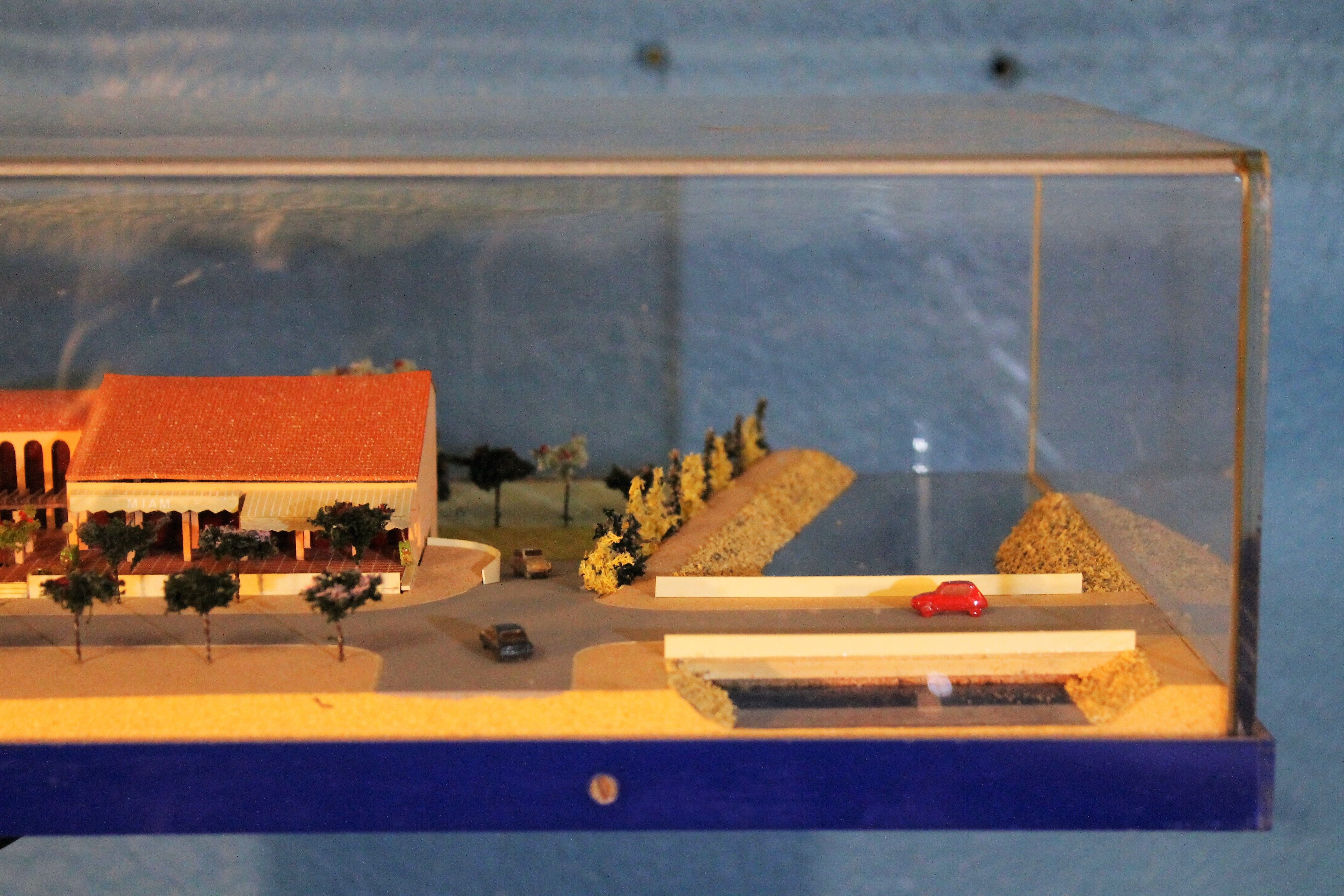 Model architect, 1980s
