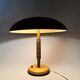 Lampe de table vintage Bauhaus en métal et bakélite