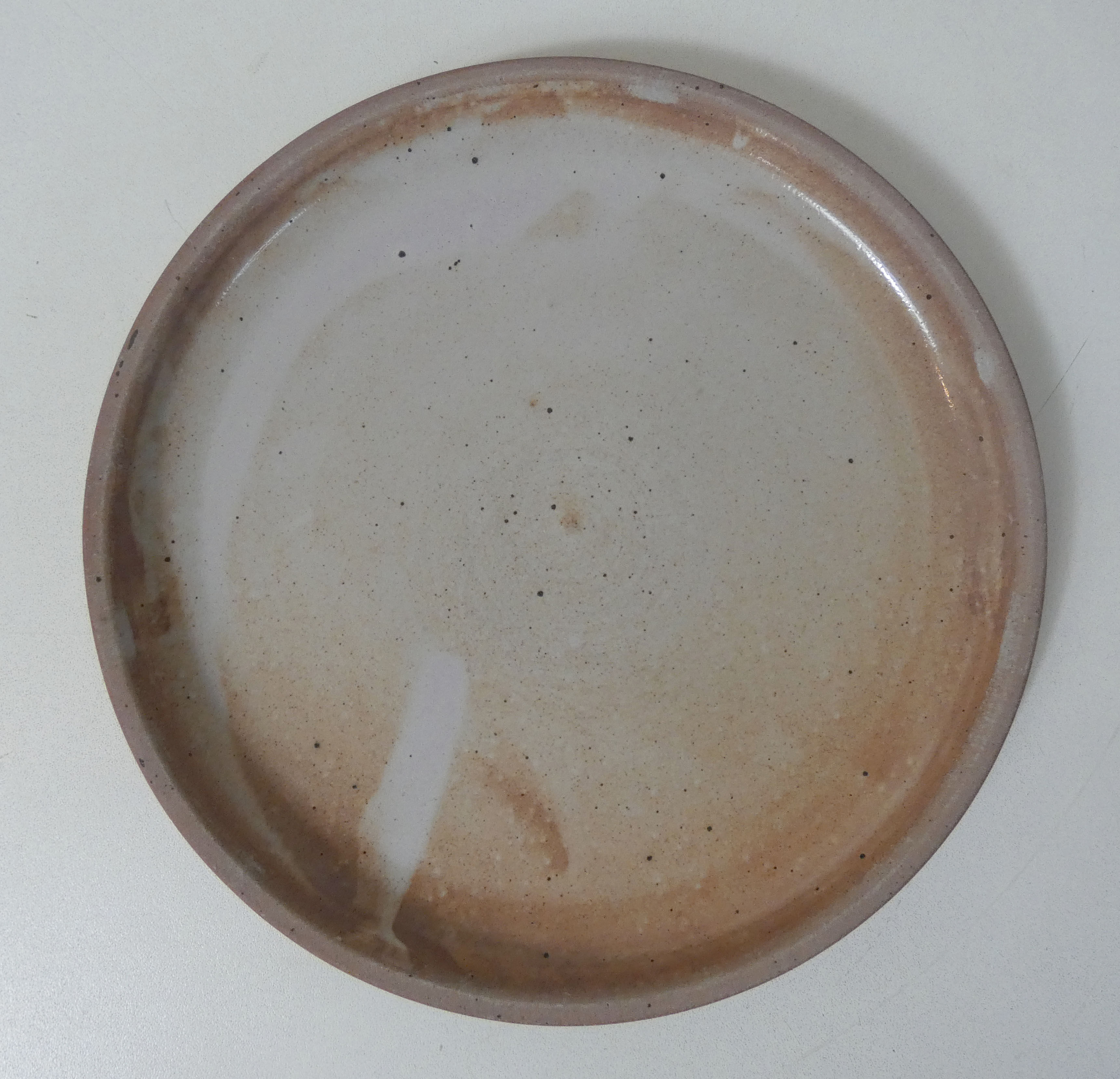 6 flat plates in Vintage stoneware