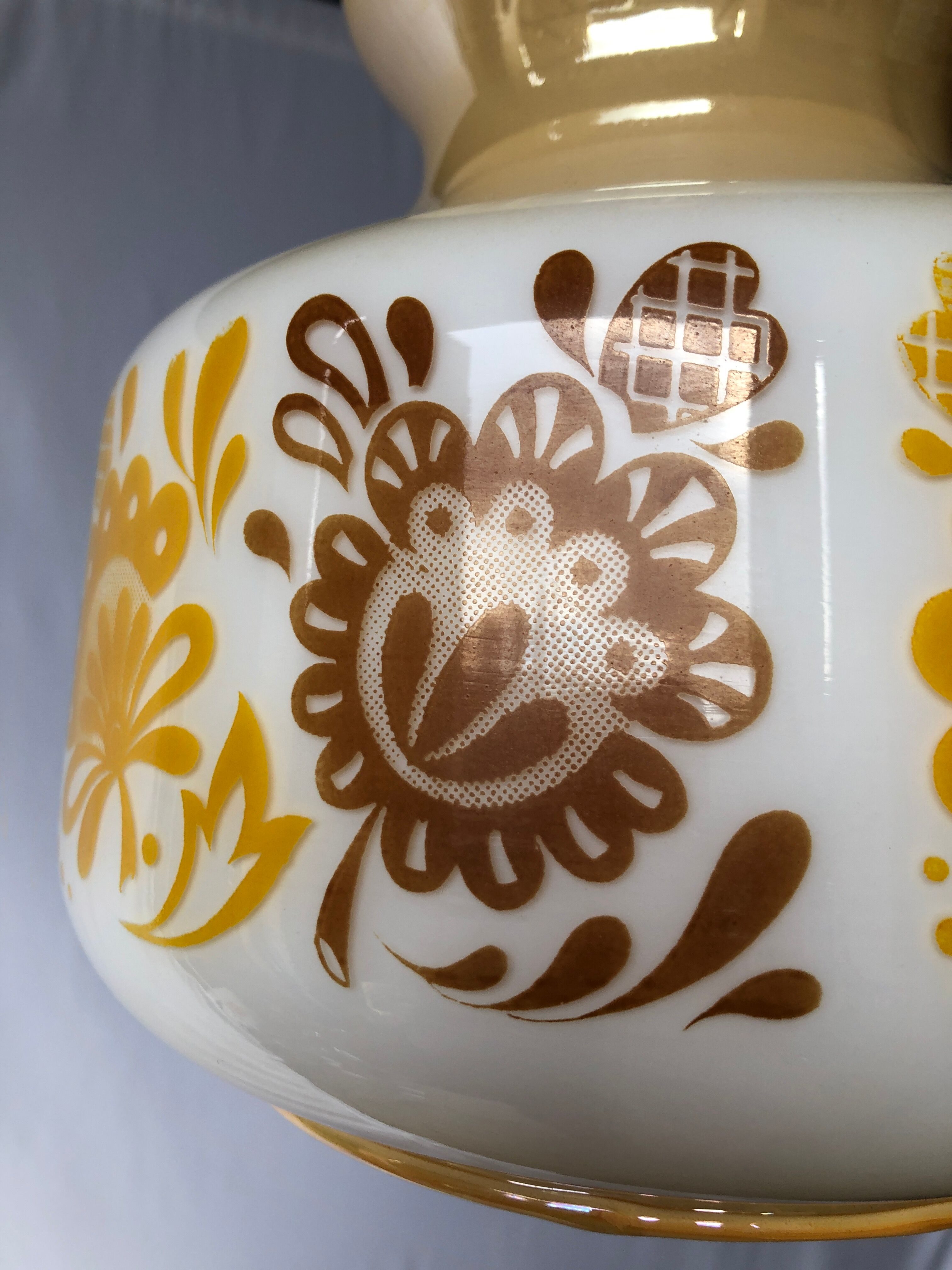 Retro opaline suspension