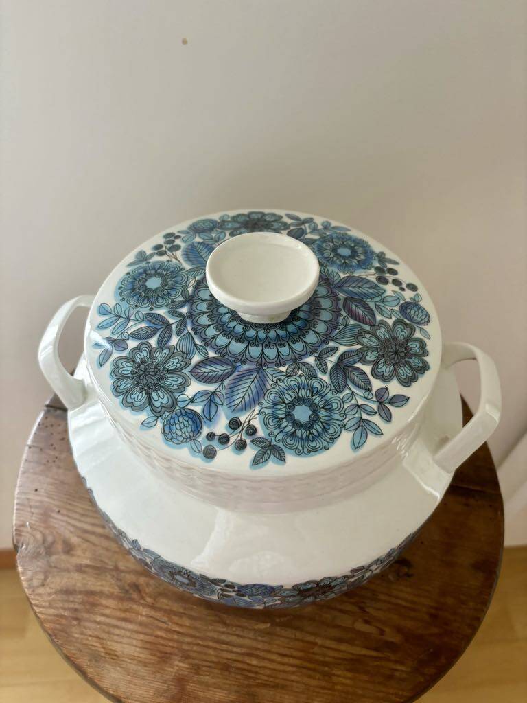 Sublime blue flower soup tureen, Spanish Pontesa porcelain