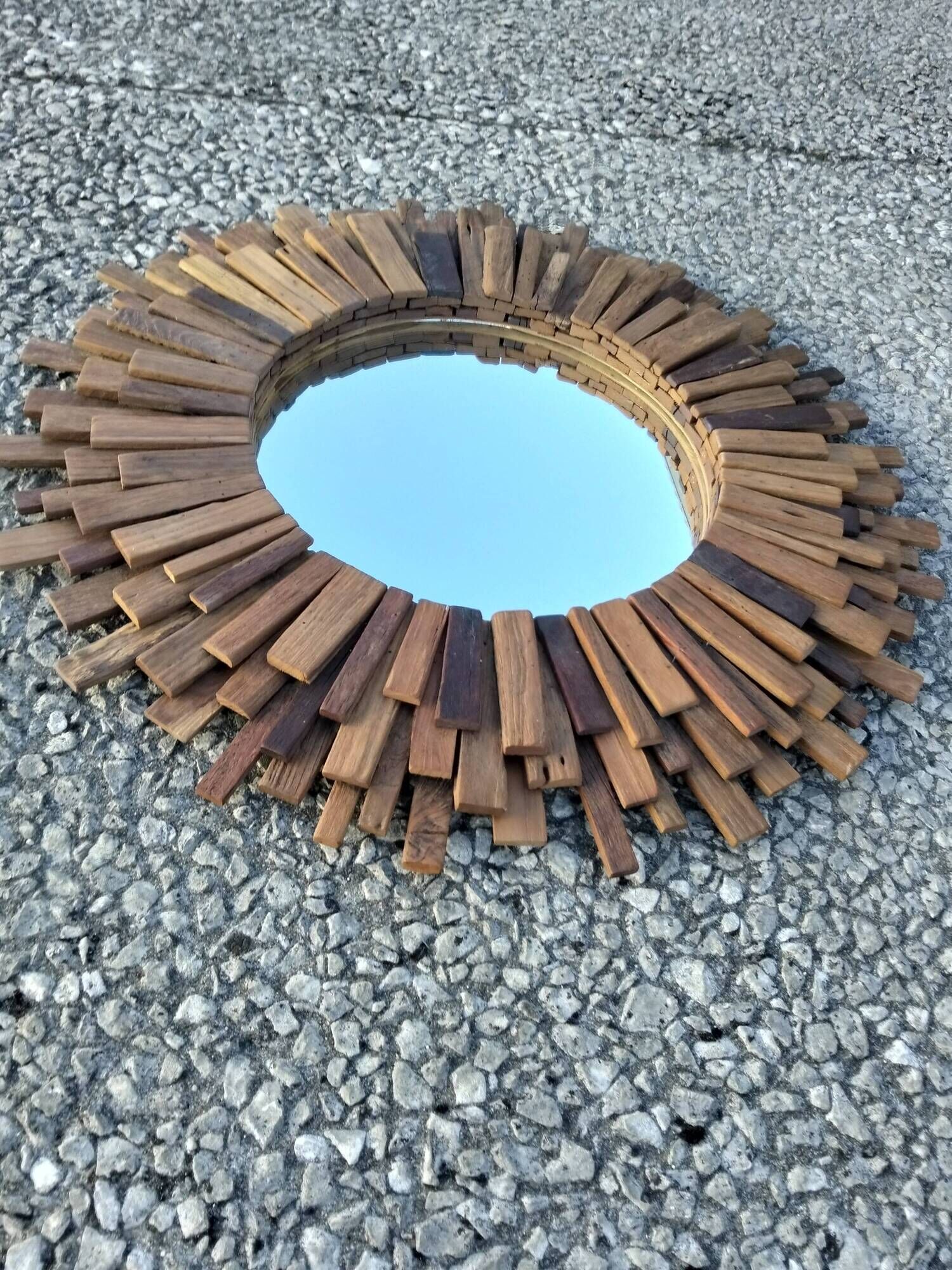 Round mirror