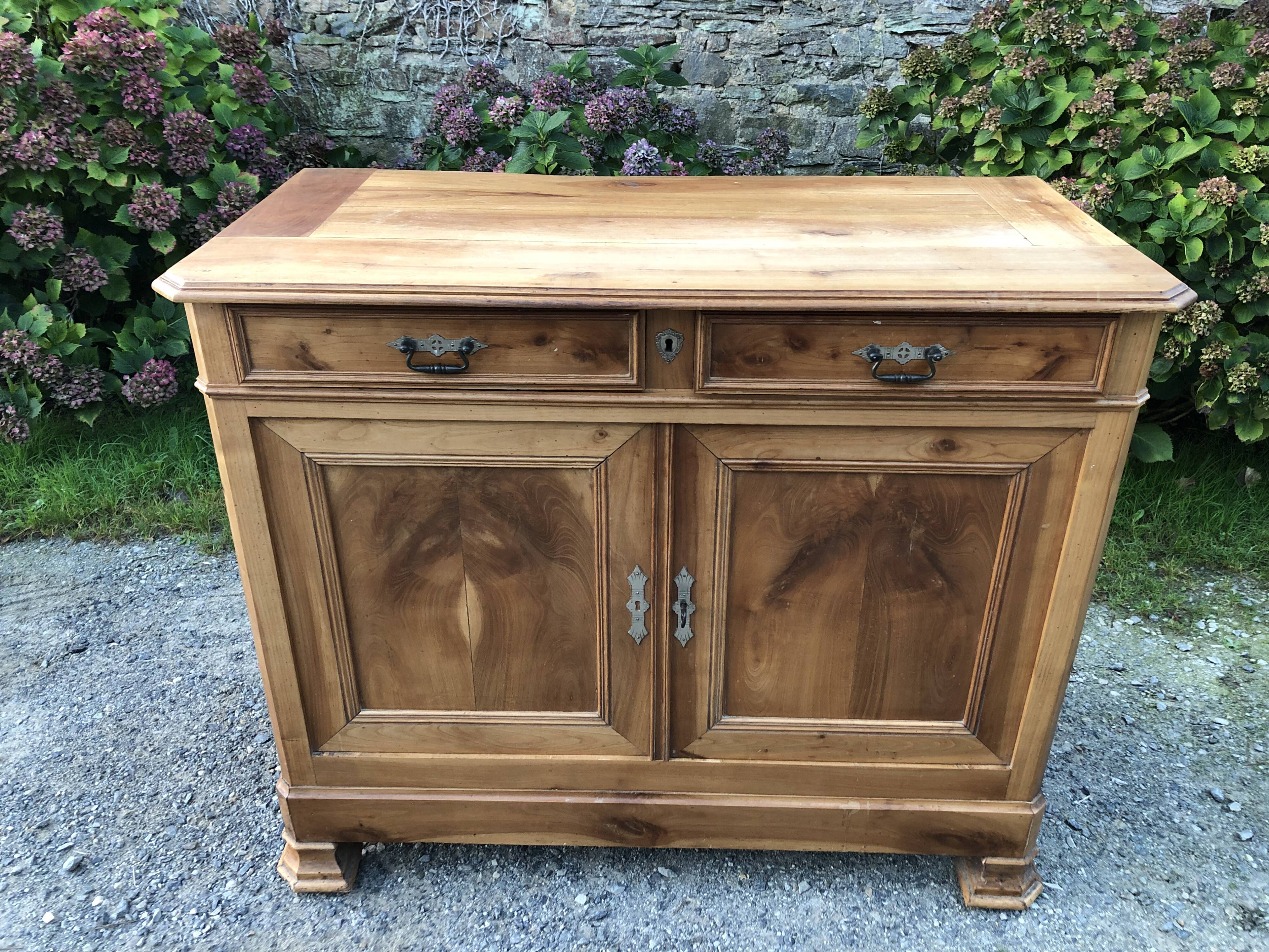 Old low sideboard in solid cherry wood from the 1900s.