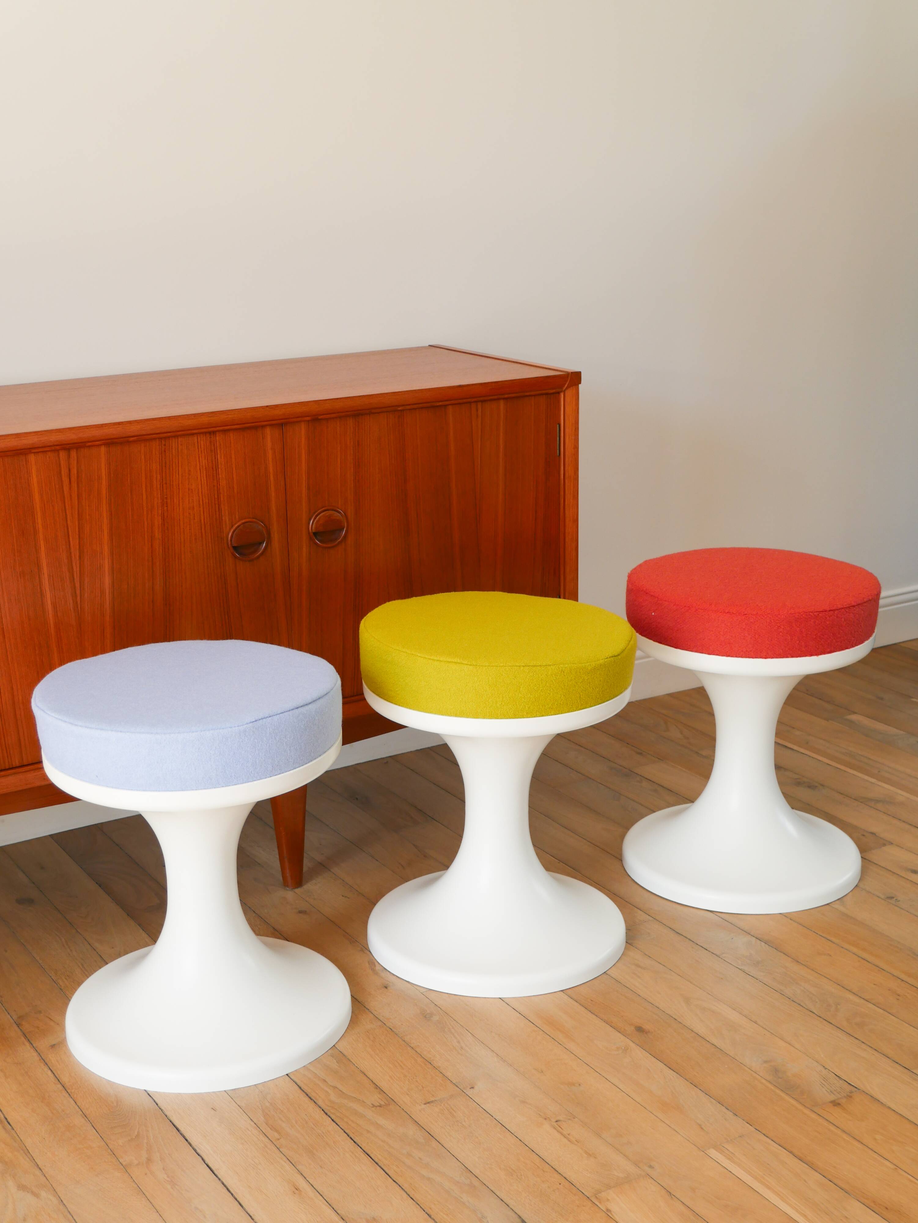 Tulip stool in Plastic and Wool, Rust, Space Age Design, 1970