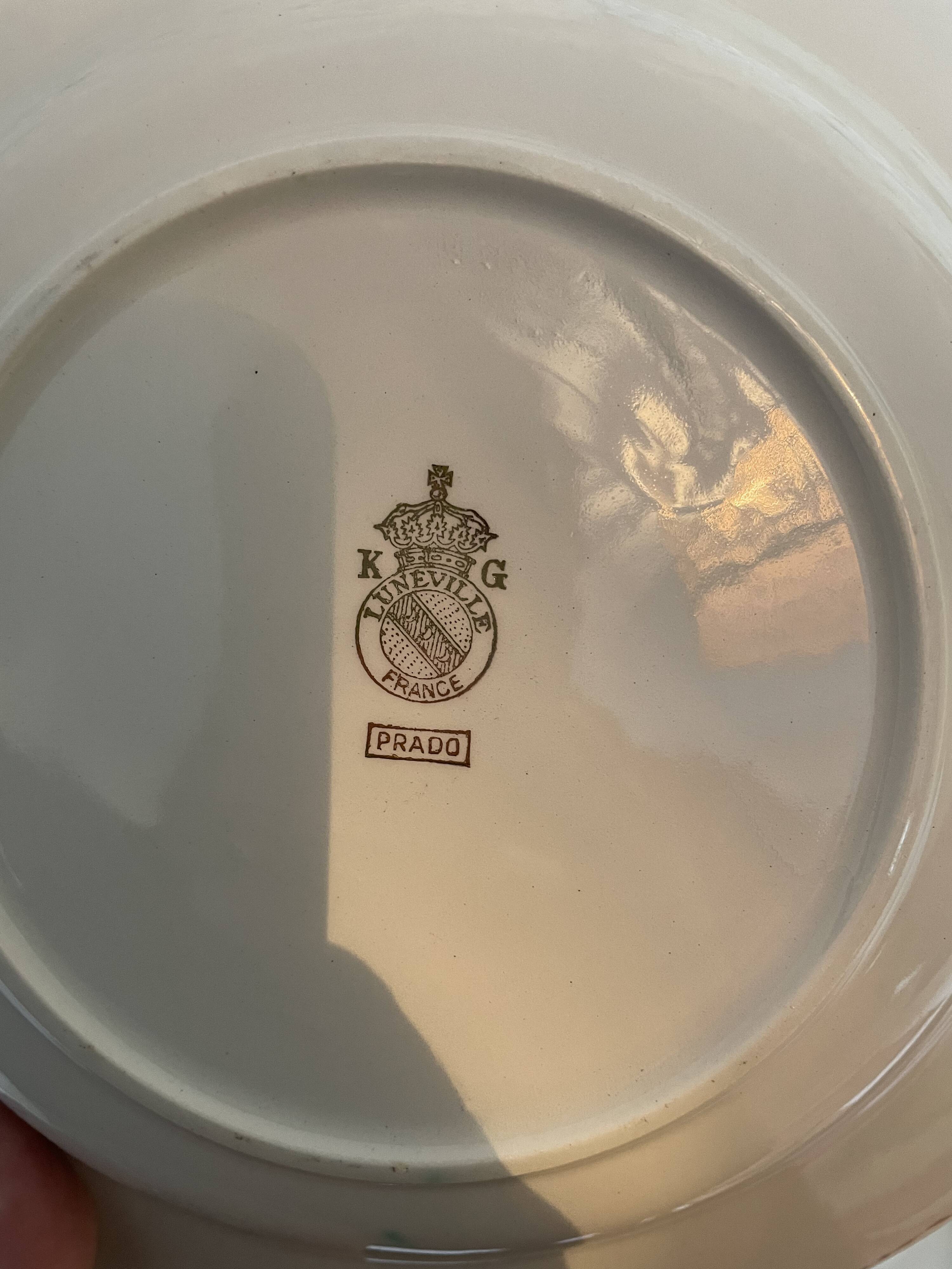 Set of hollow plates