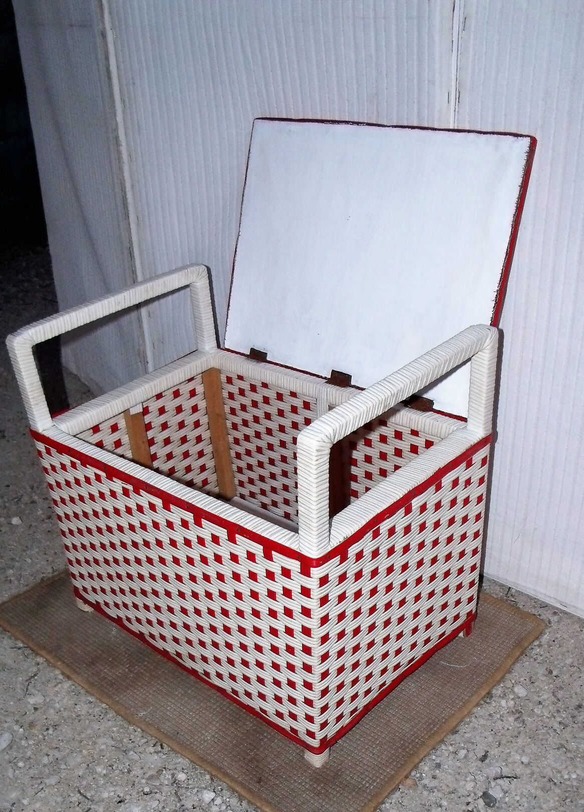 Toy storage chest child scoubidou vintage