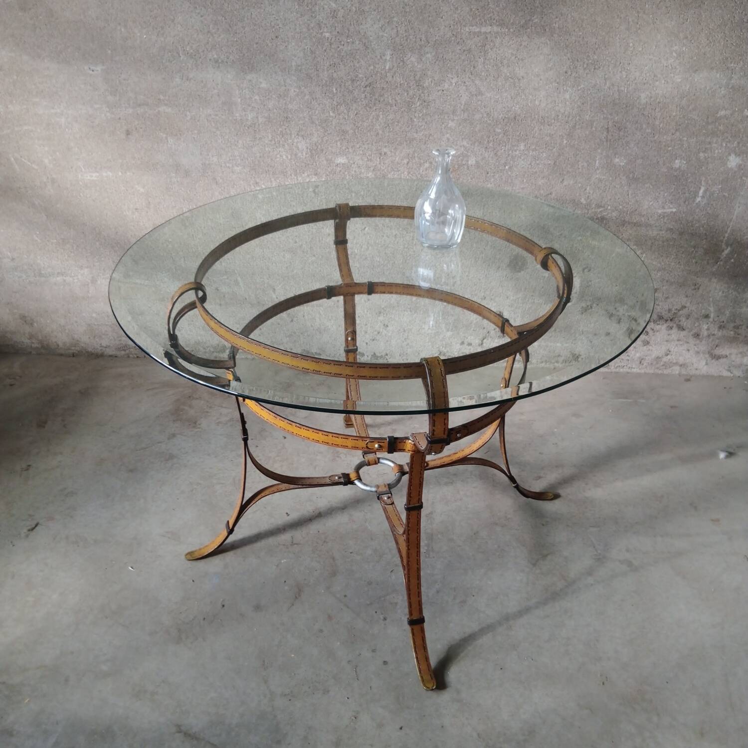 Table de salon en verre et métal esprit Hermès