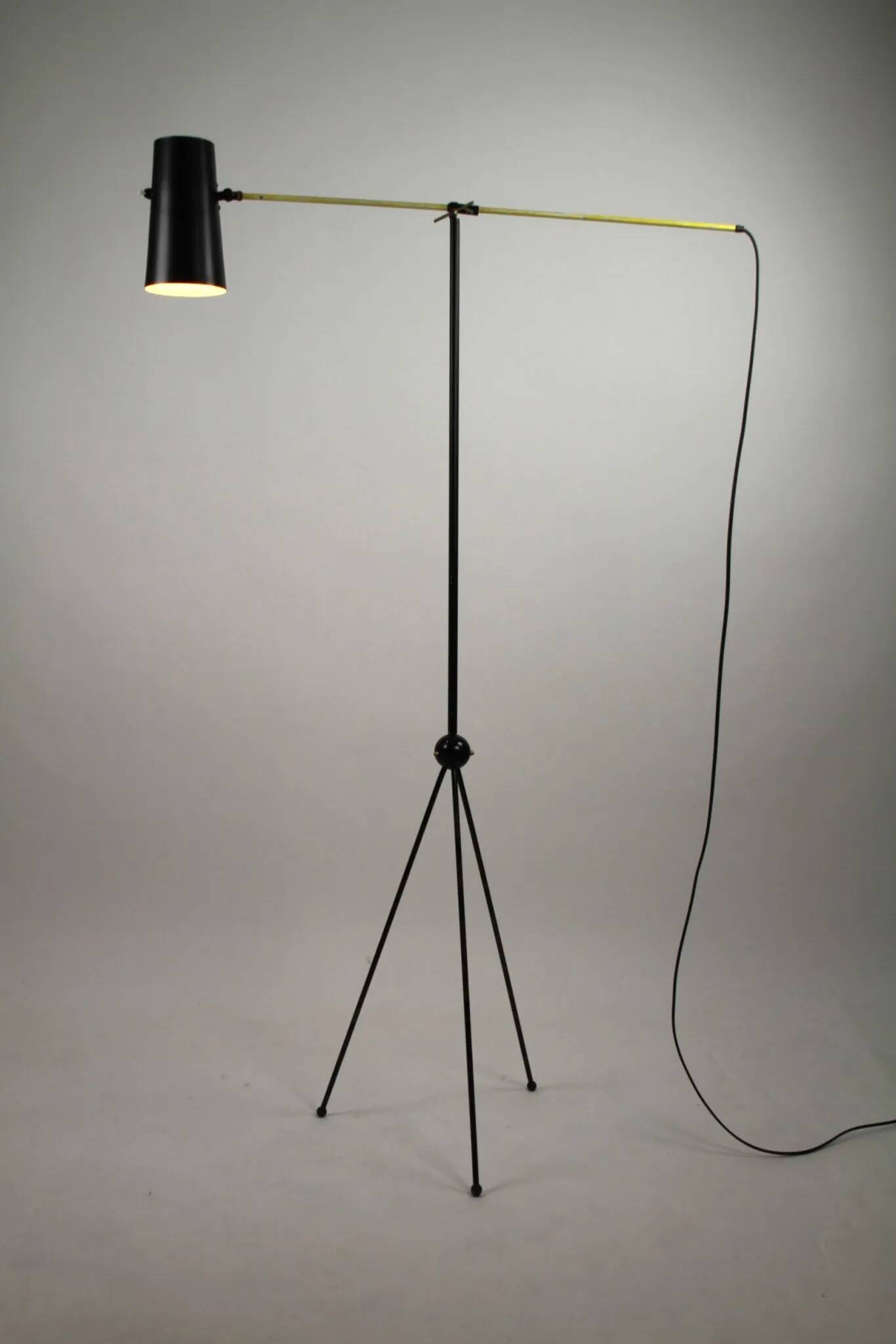 Lampadaire tripode "Canne à pêche" moderniste suédois – Suède, années 1950