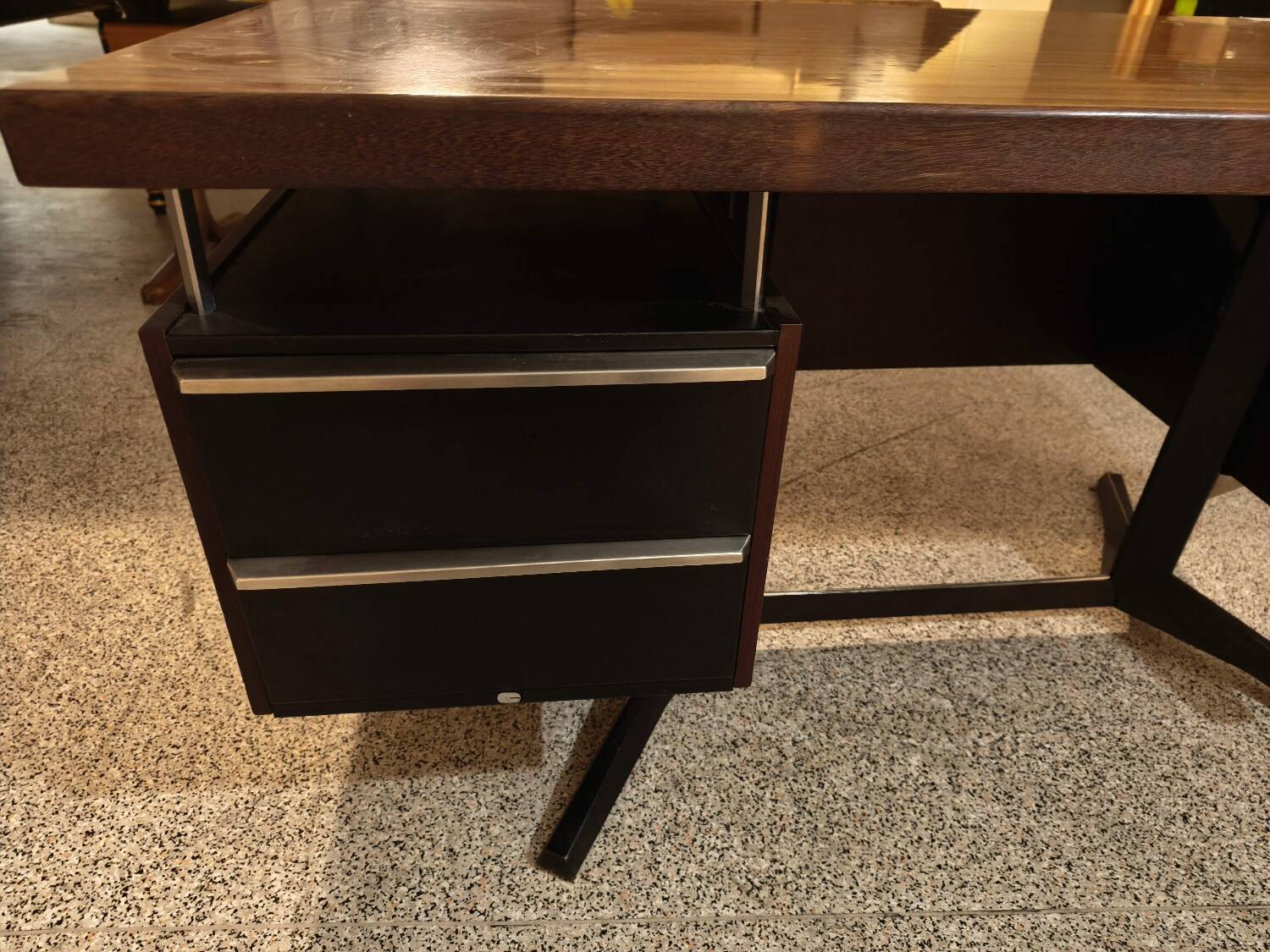 desk "Sistema" designed by Daciano da Costa