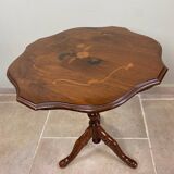 Tripod pedestal table