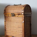 Wicker bottle basket and bamboo
