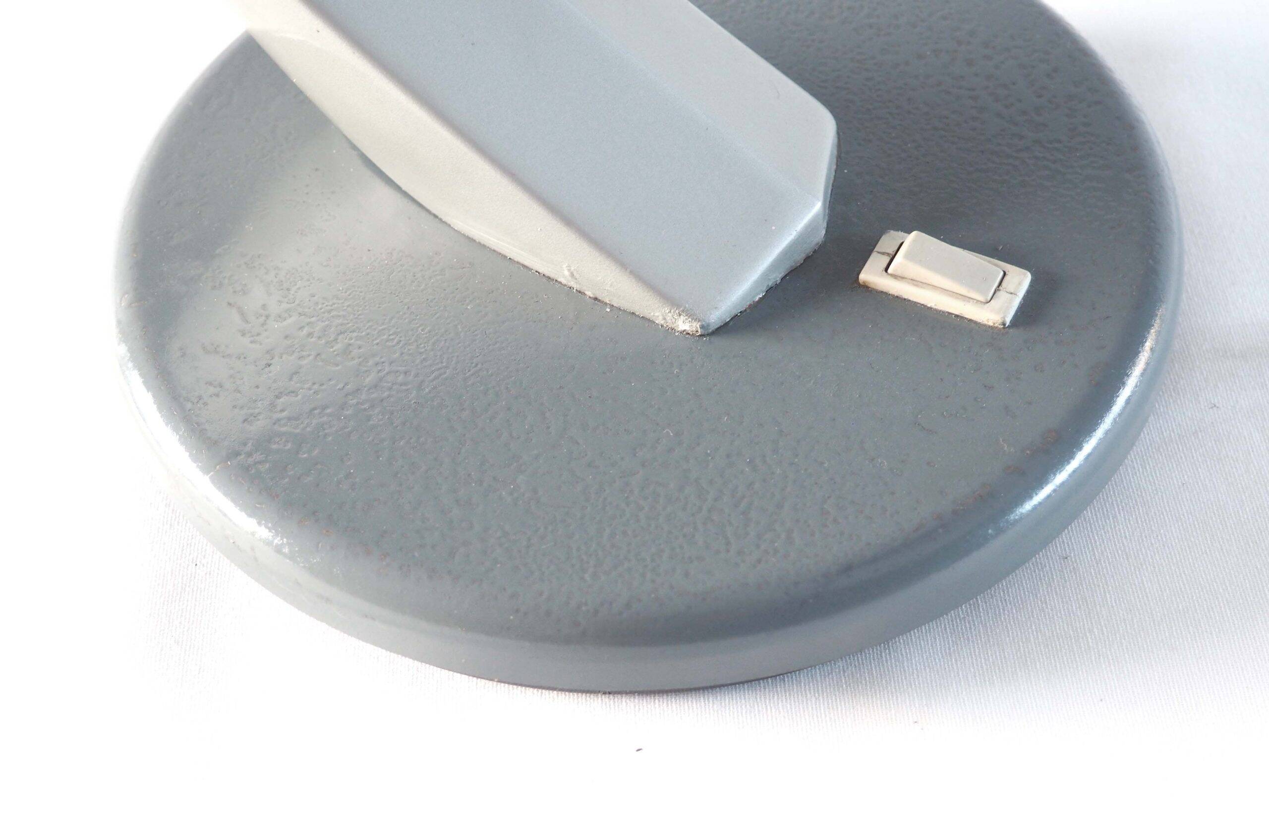 Fase boomerang grey lamp