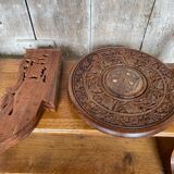 Ancienne table basse tripode bois sculpté & laiton incrusté inde vintage