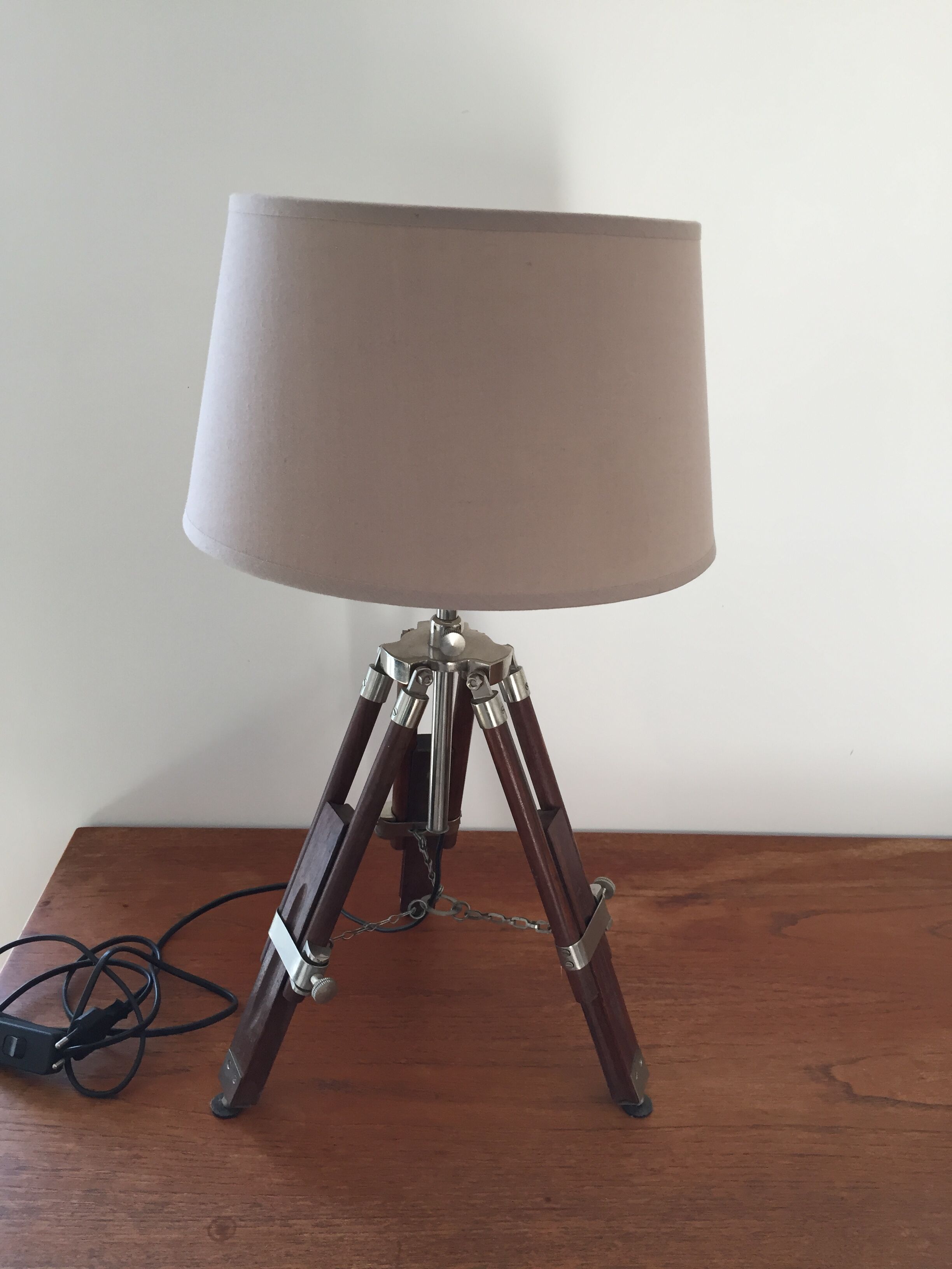 Lampe de marine tripode bois et métal argent