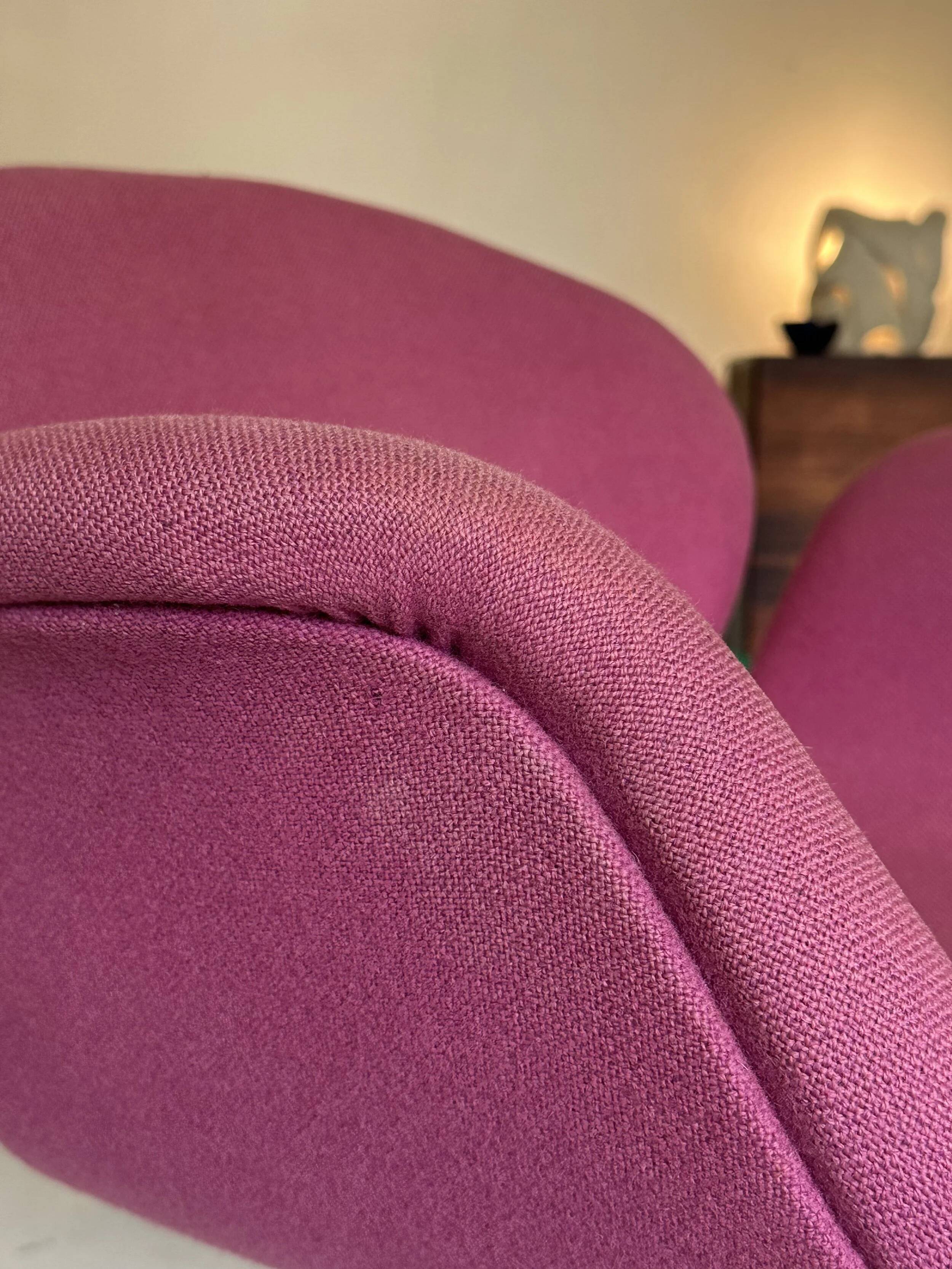Little Tulip swivel armchair by Pierre Paulin