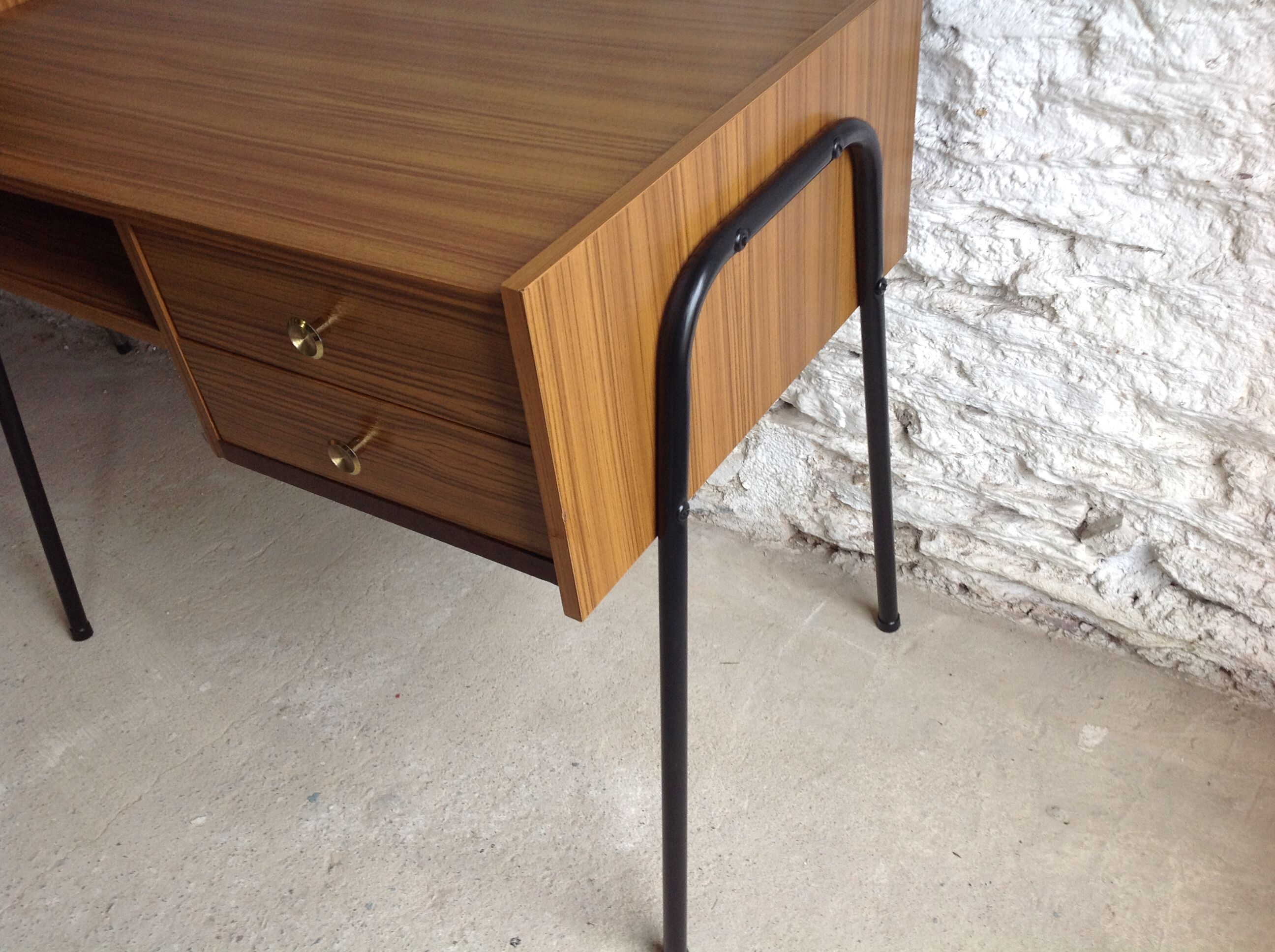 Bureau pieds métal noirs vintage