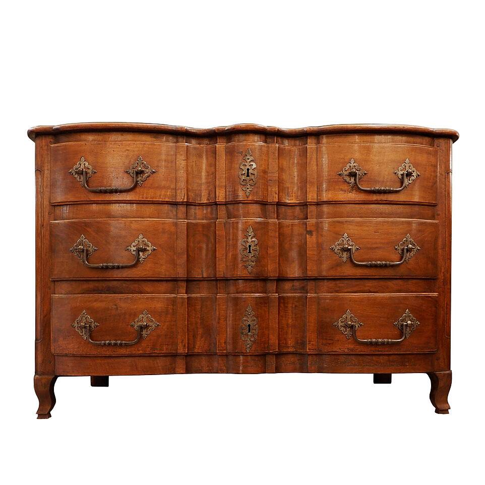 18th Century French Crossbow Front Chest of drawers in Walnutt