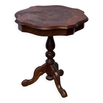 Pedestal table