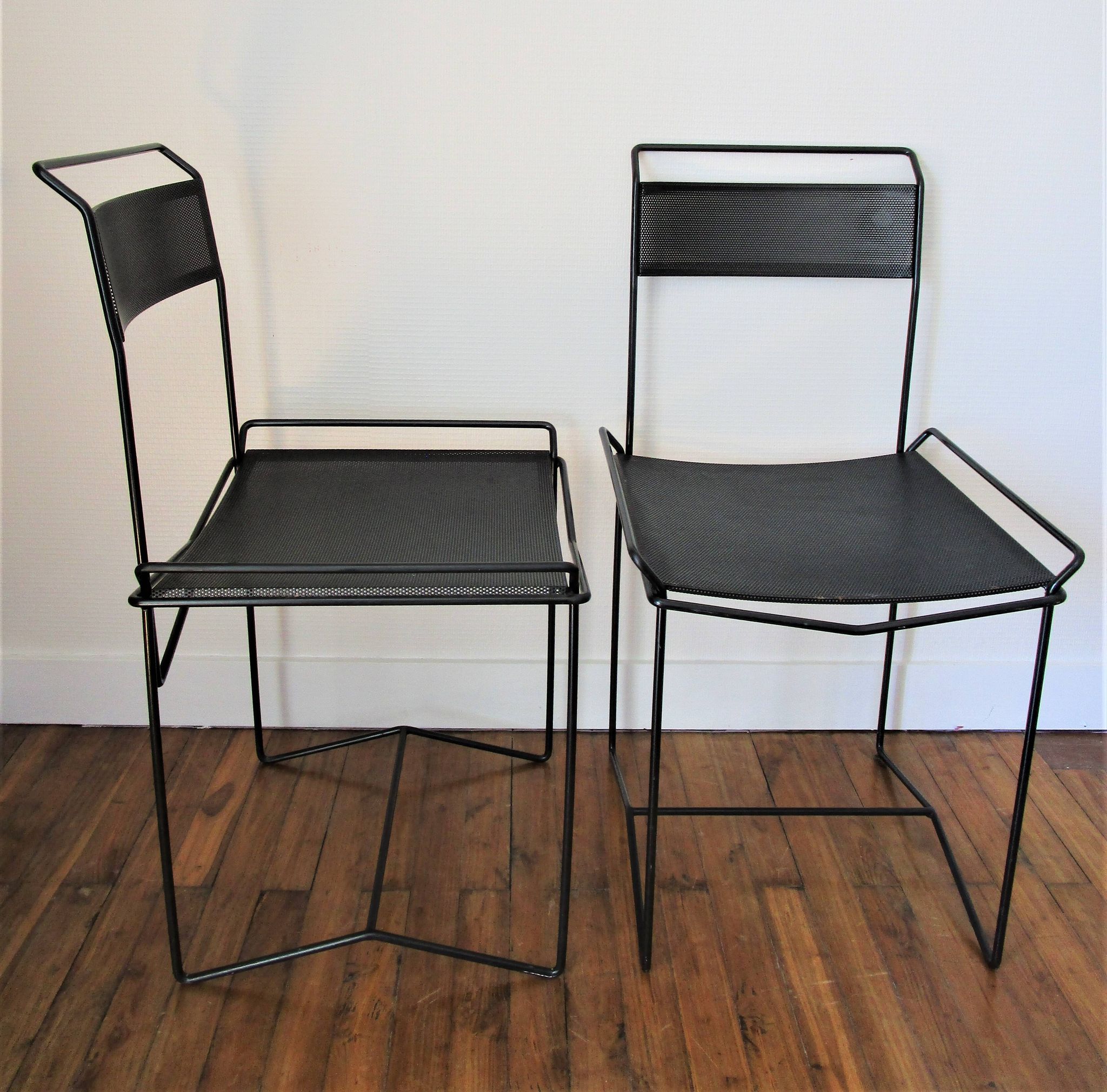 Paire de chaises acier métal perforé design années 80