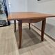 Table transformable vintage en bois de noyer et marqueterie